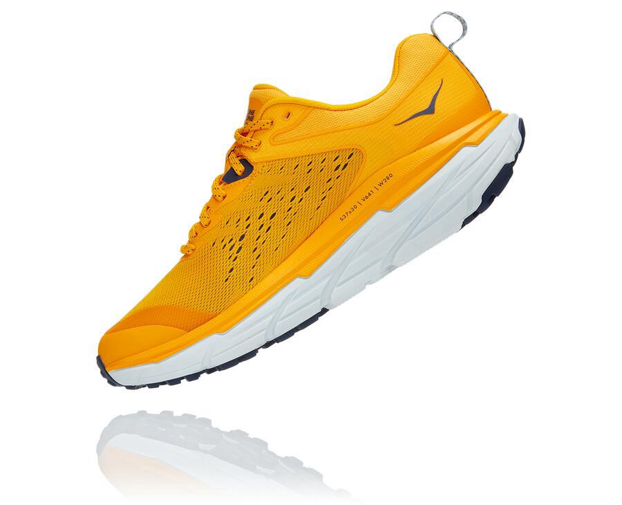 Tenis Hoka One One Trail Hombre Amarillos - Challenger Atr 6 - TYKB32019